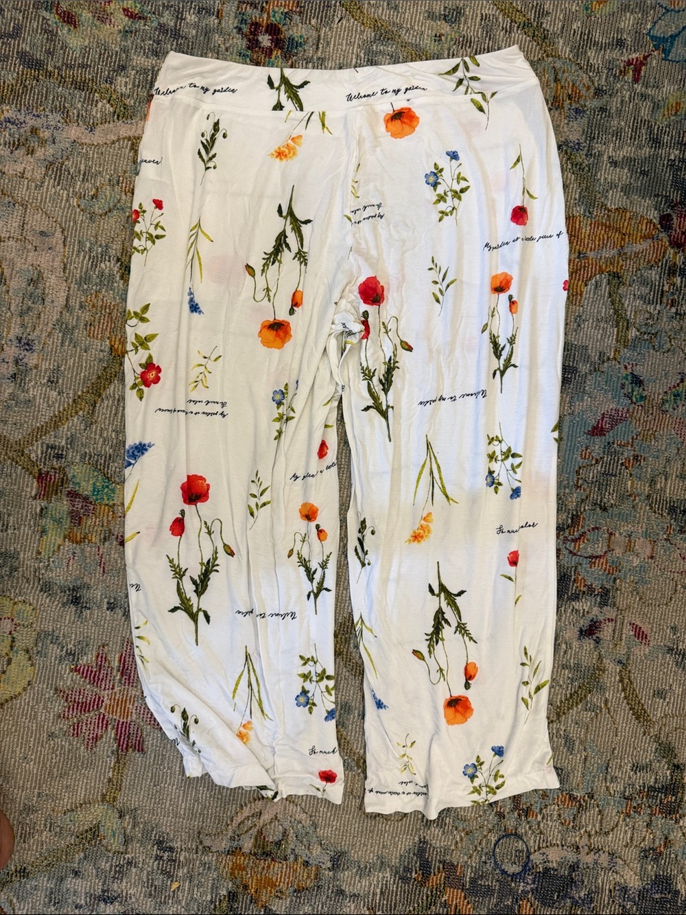Soma Chico’s White Floral Lounge Pants with Red & Orange Poppy Print